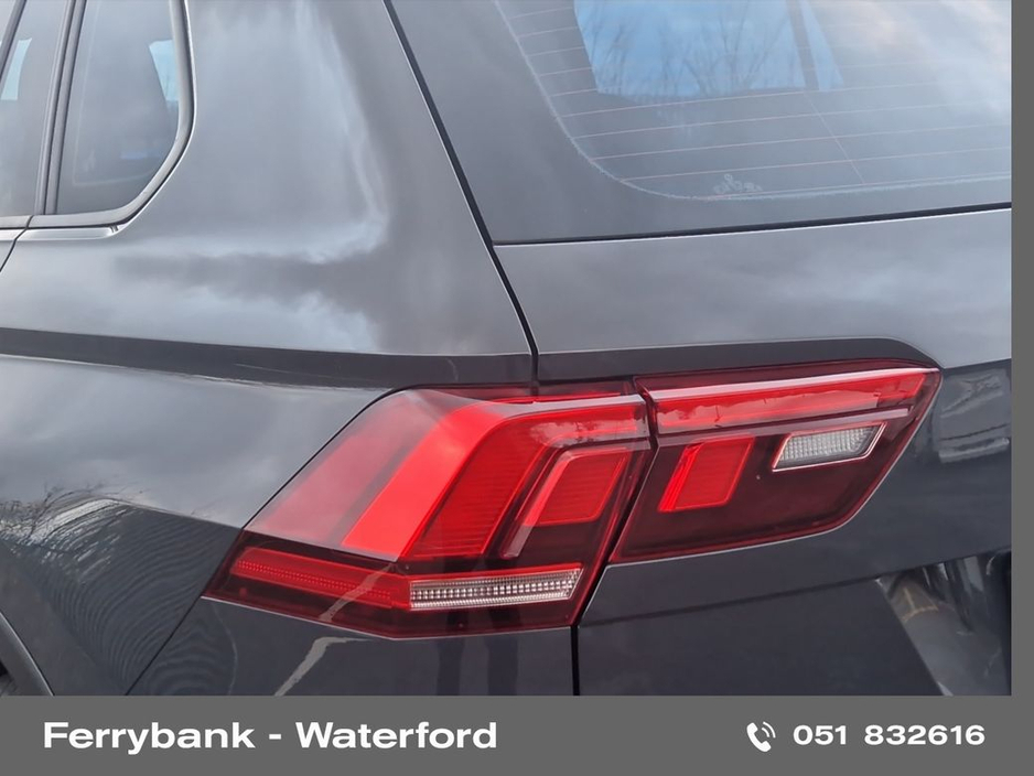 2021 Volkswagen Tiguan - image 8