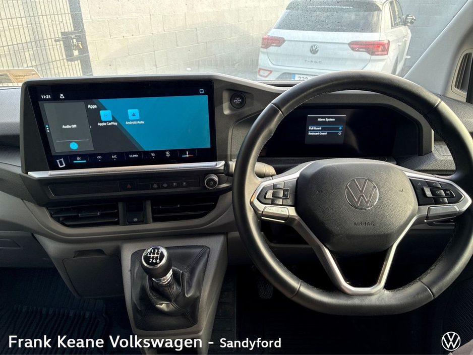 2025 Volkswagen Transporter - image 2