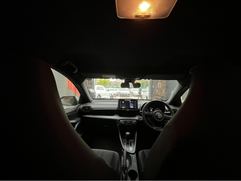 2021 Toyota Yaris - image 11