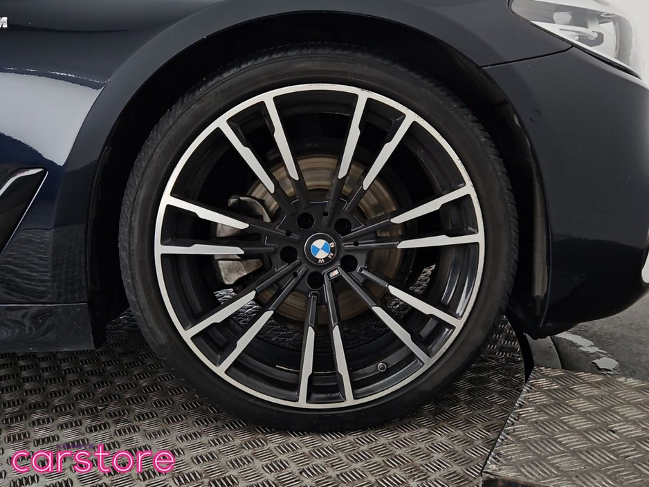 2019 BMW 5 Series - image 14