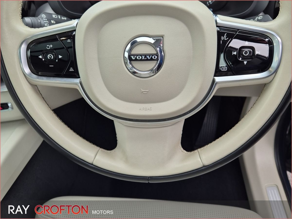 2020 Volvo XC60 - image 20