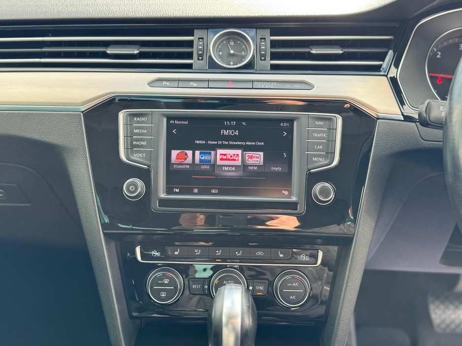 2016 Volkswagen Passat - image 23