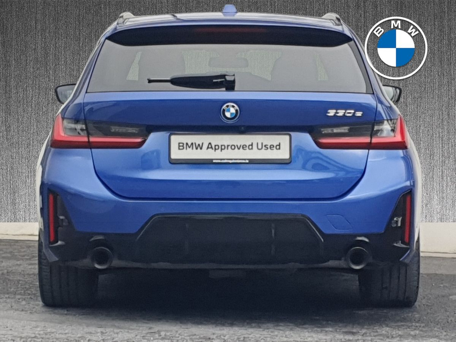 2025 BMW 3 Series - image 15