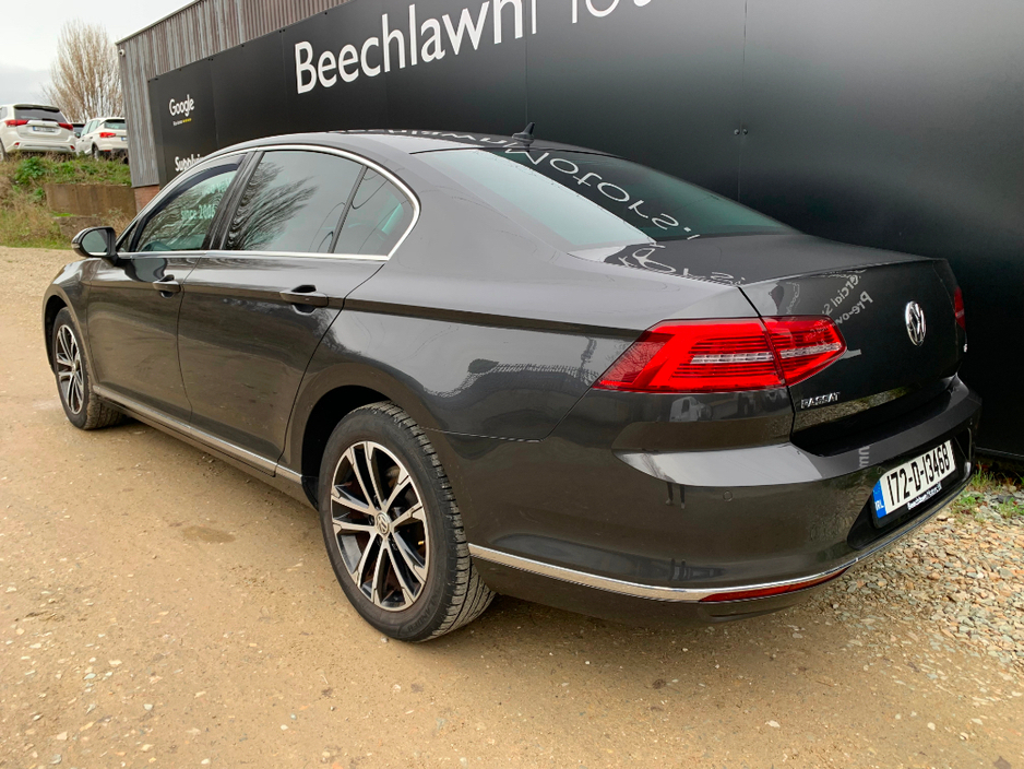 2017 Volkswagen Passat - image 6