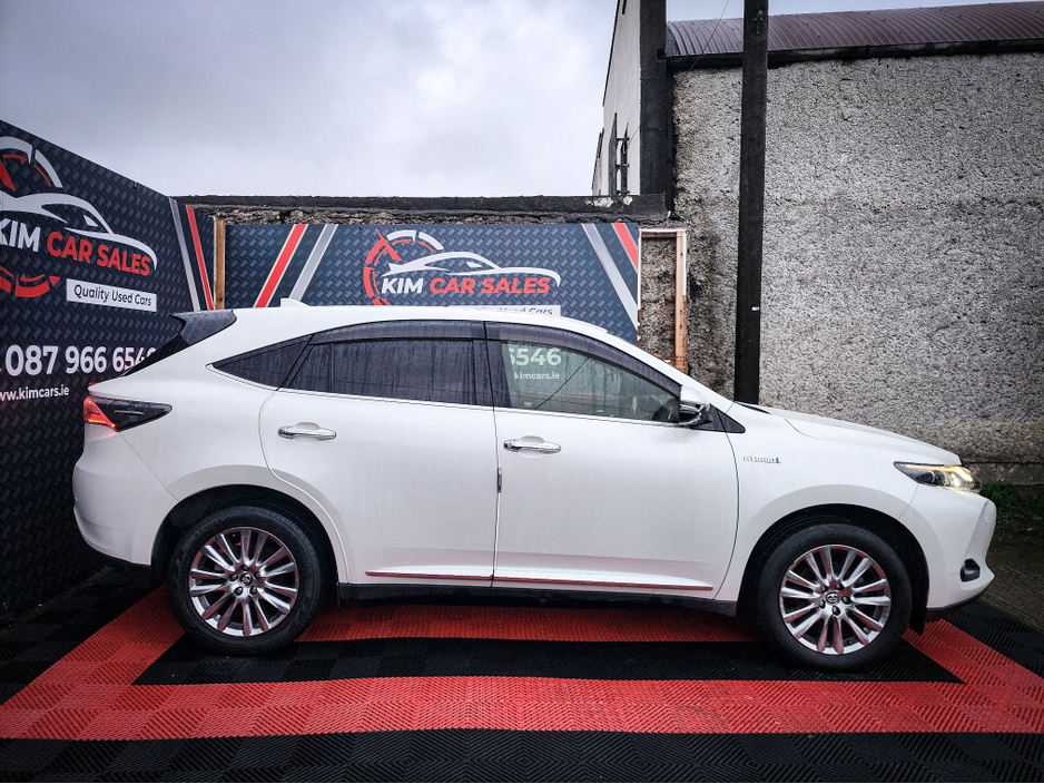 2015 Toyota Harrier - image 12