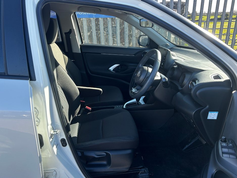 2020 Toyota Yaris Cross - image 10