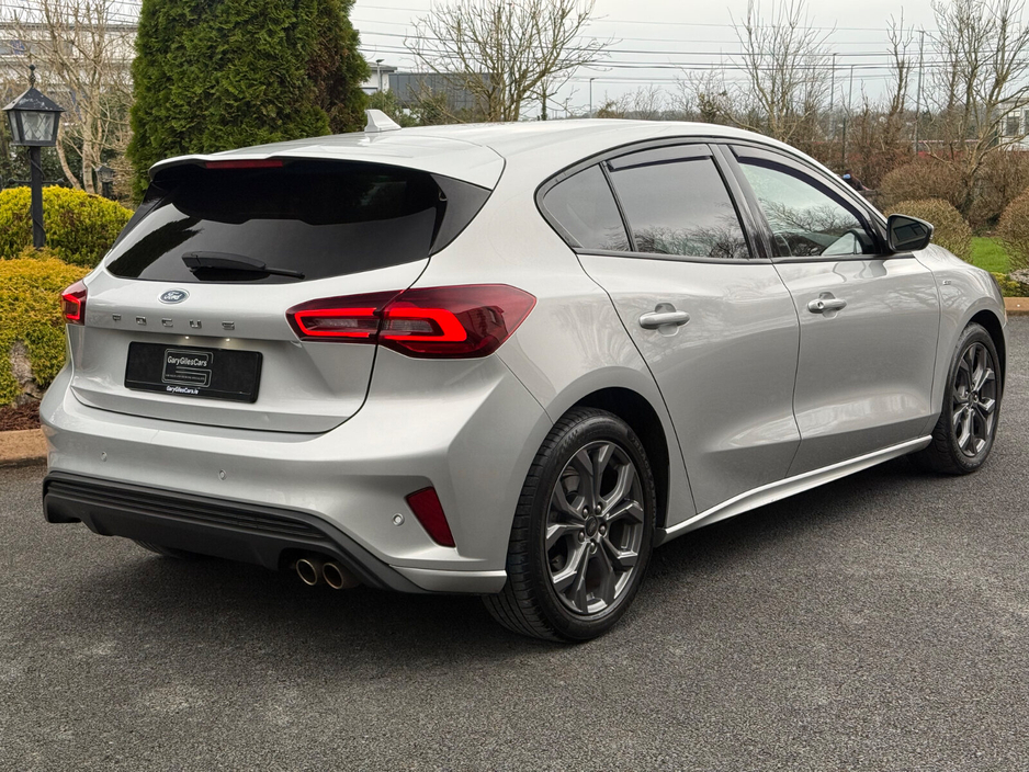 2022 Ford Focus - image 7