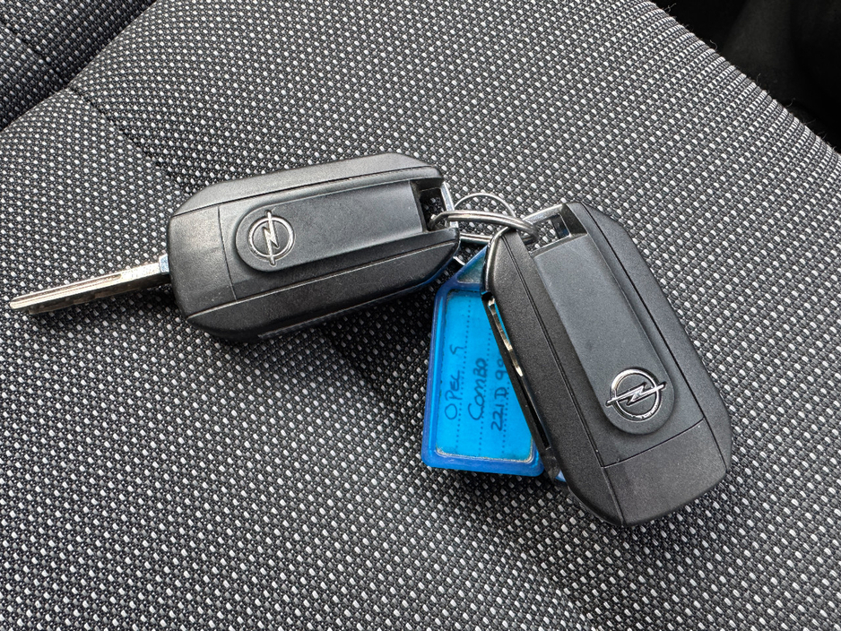 2022 Opel Combo - image 26