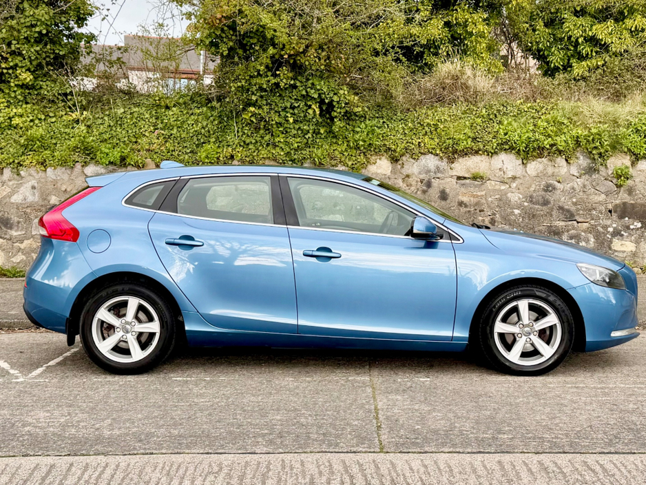 2015 Volvo V40 - image 5