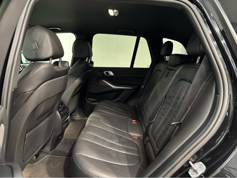 2019 BMW X5 - image 19