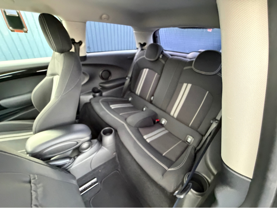2018 MINI Hatch - image 40