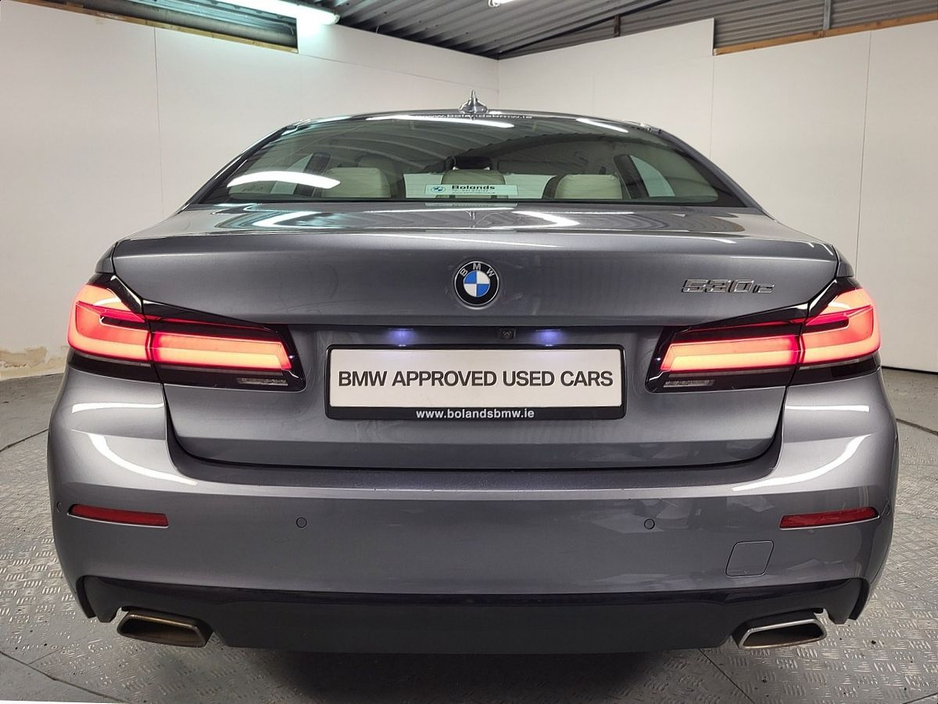 2021 BMW 5 Series - image 13