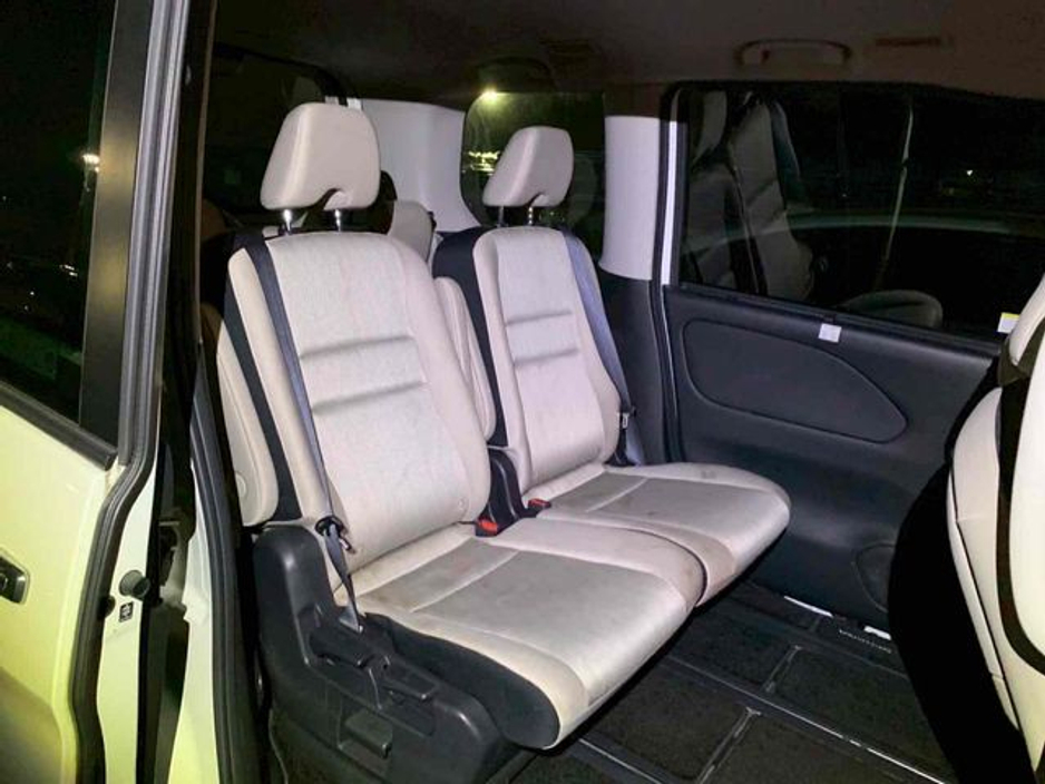 2020 Nissan Serena - image 8