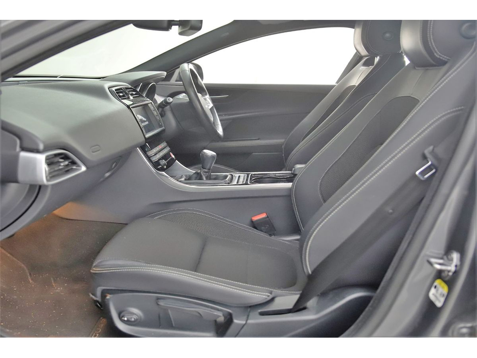 2017 Jaguar XE 2.0D R-SPORT 180BHP 6SPD €16,890