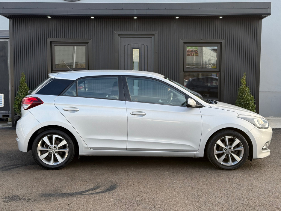 2016 Hyundai i20 - image 6