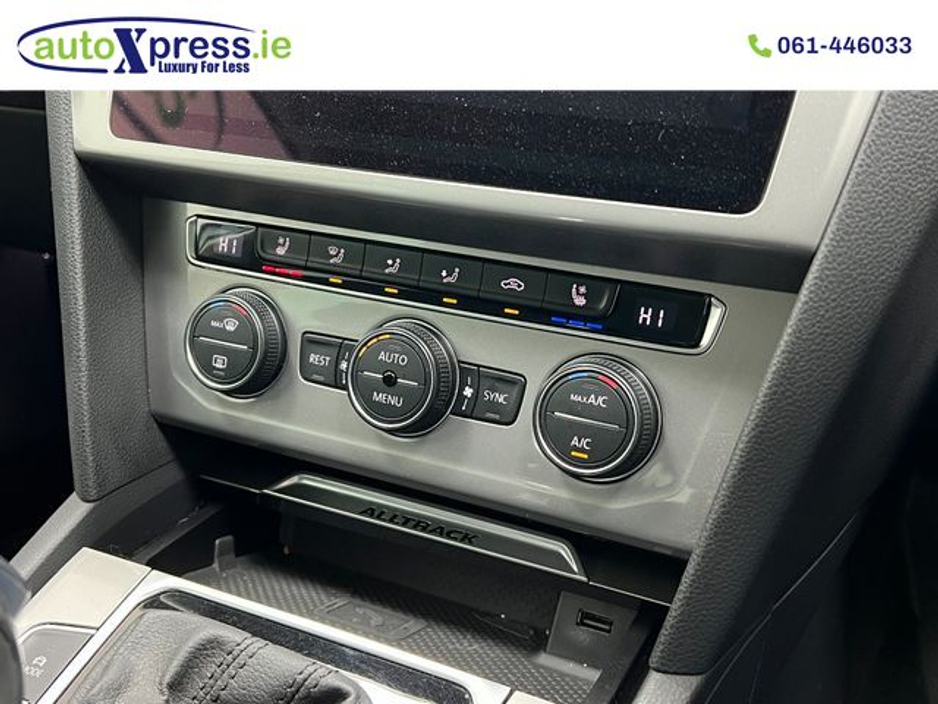 2020 Volkswagen Passat - image 27