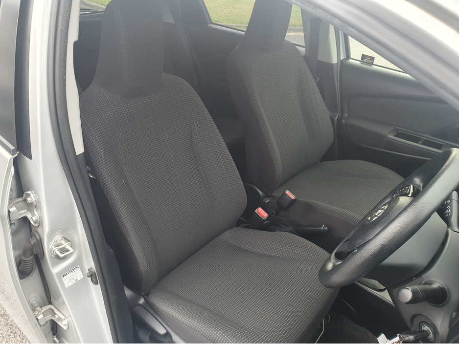 2018 Toyota Yaris - image 10