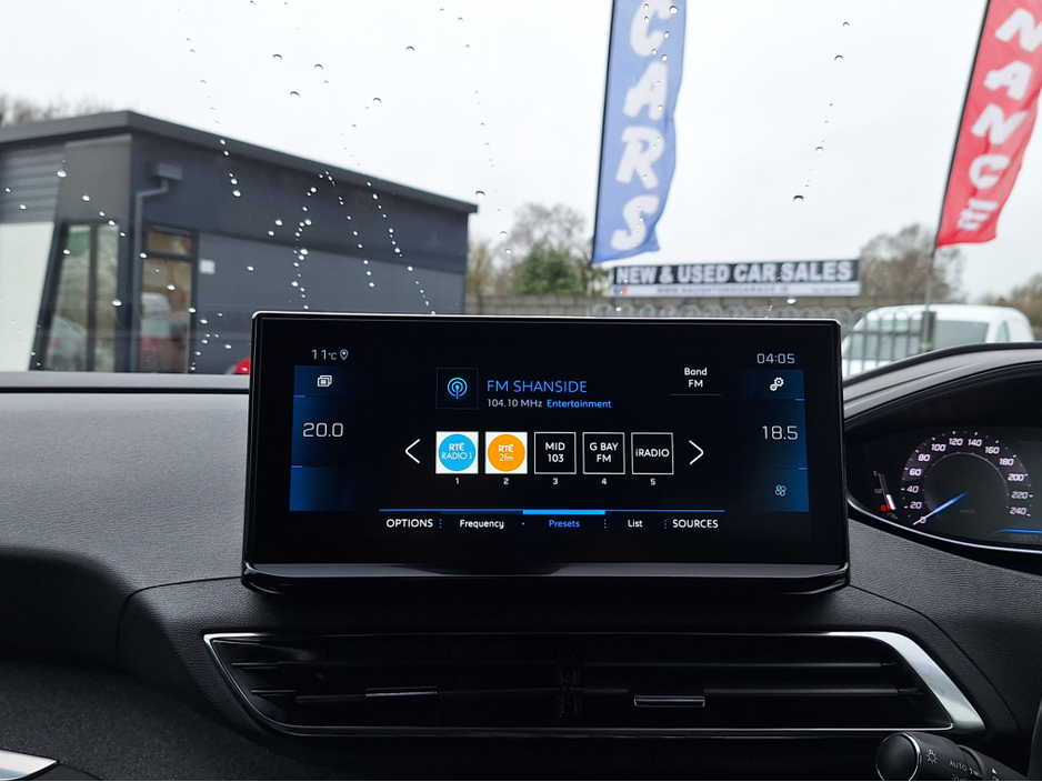 2023 Peugeot 5008 - image 25