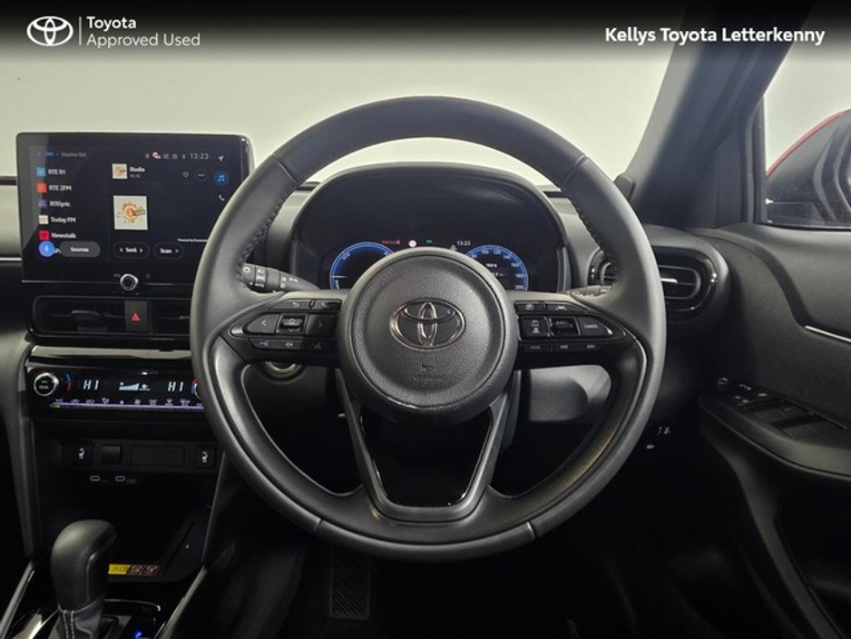 2025 Toyota Yaris Cross - image 9