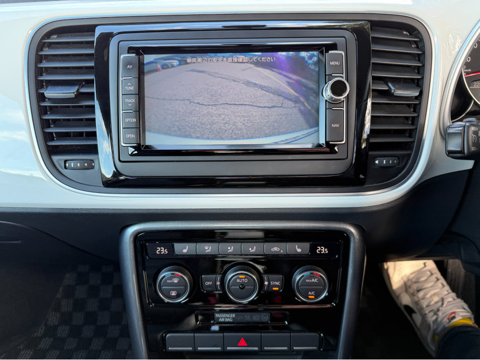 2017 Volkswagen Beetle - image 17