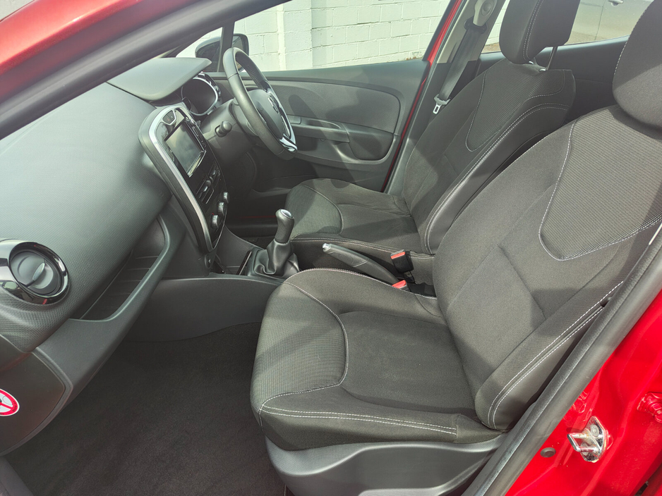 2016 Renault Clio - image 11