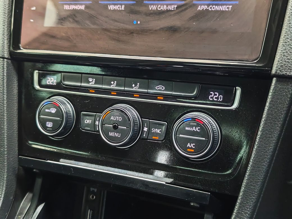 2018 Volkswagen Golf - image 4