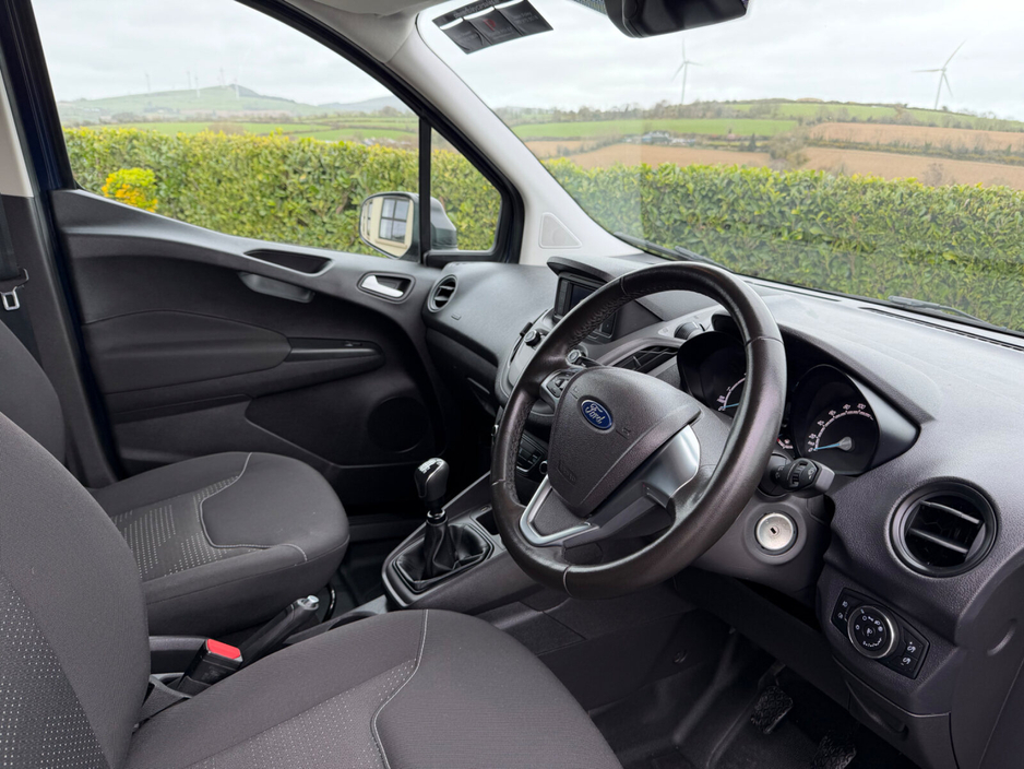 2023 Ford Transit Courier - image 11