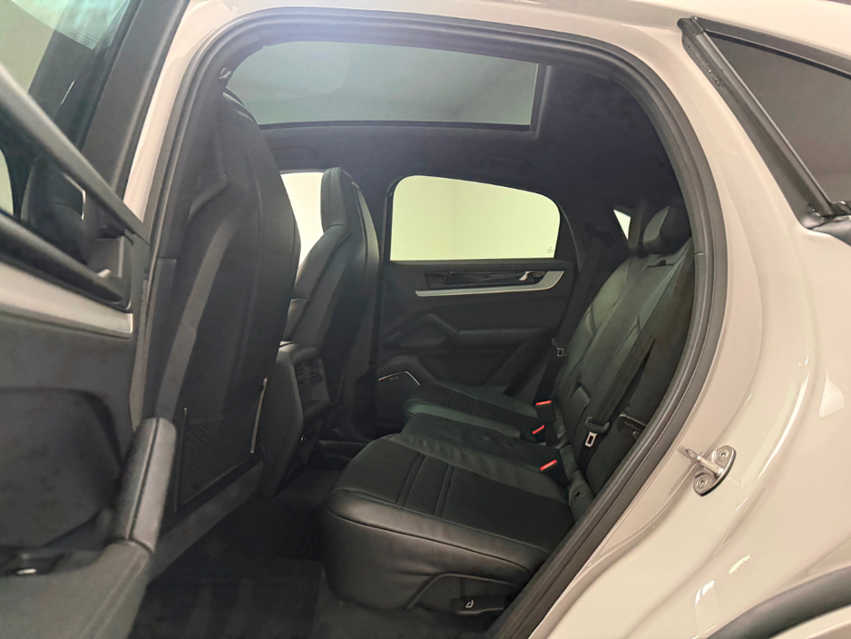2024 Porsche Cayenne - image 16