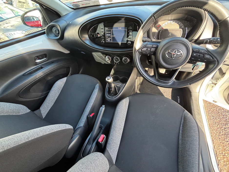 2022 Toyota Aygo 1.0 VVT-i x-play Smartphone €13,500