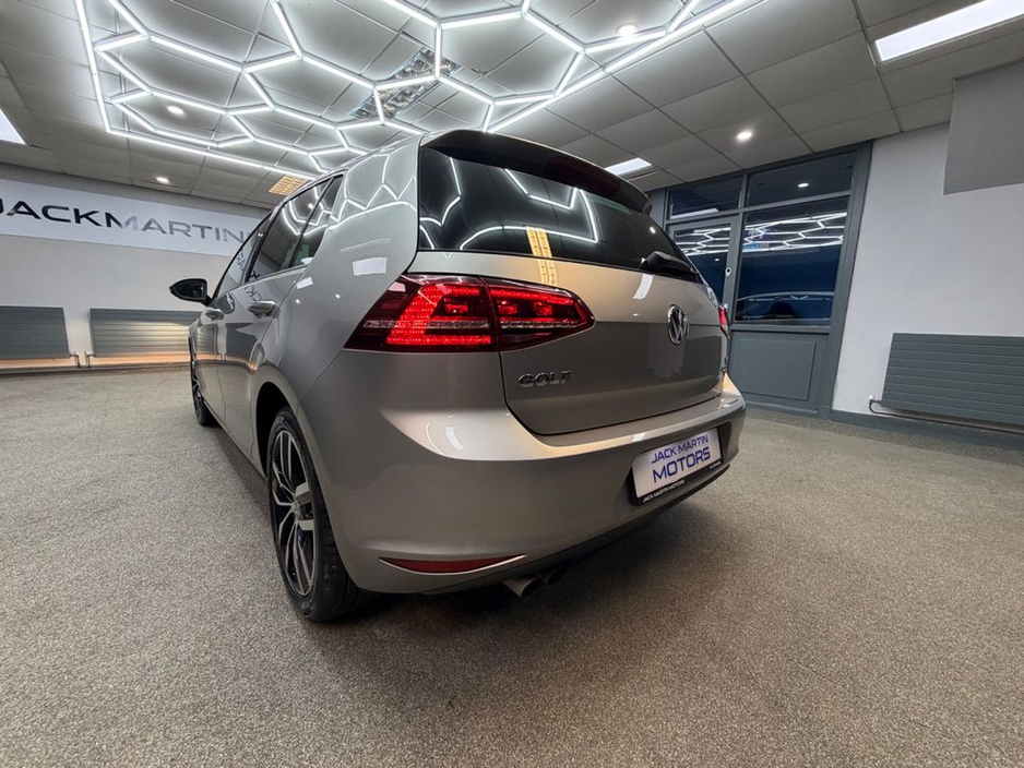 2017 Volkswagen Golf - image 15