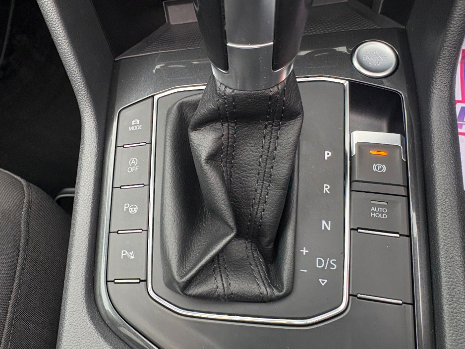 2018 Volkswagen Tiguan - image 34