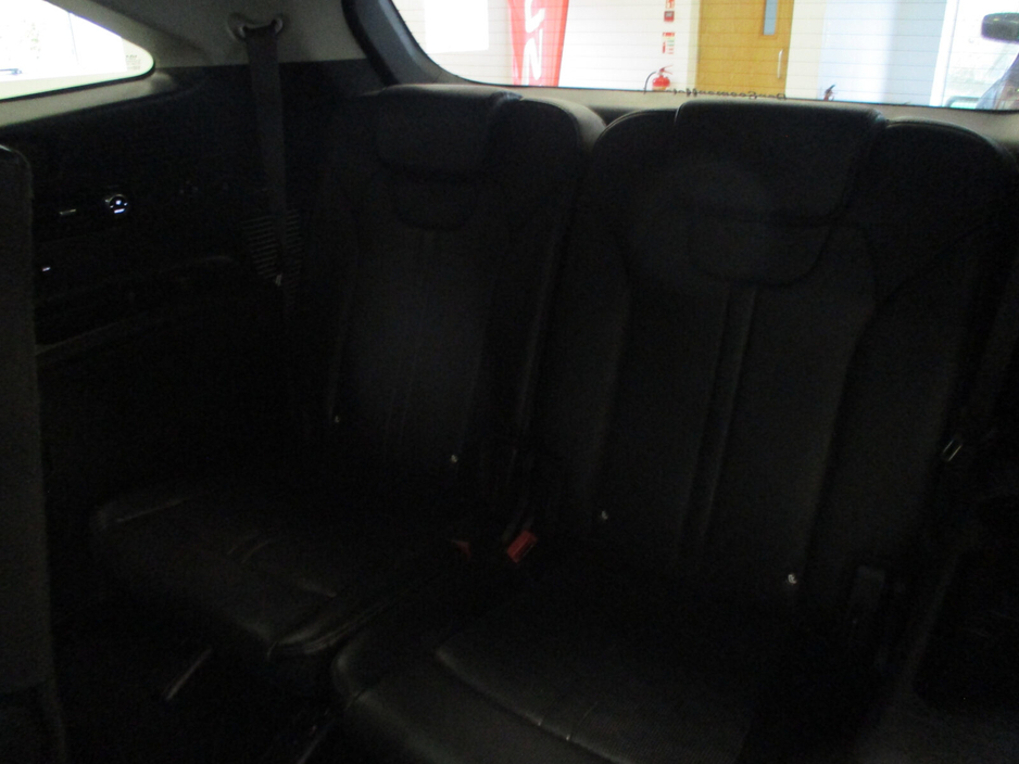 2025 Kia Sorento - image 14