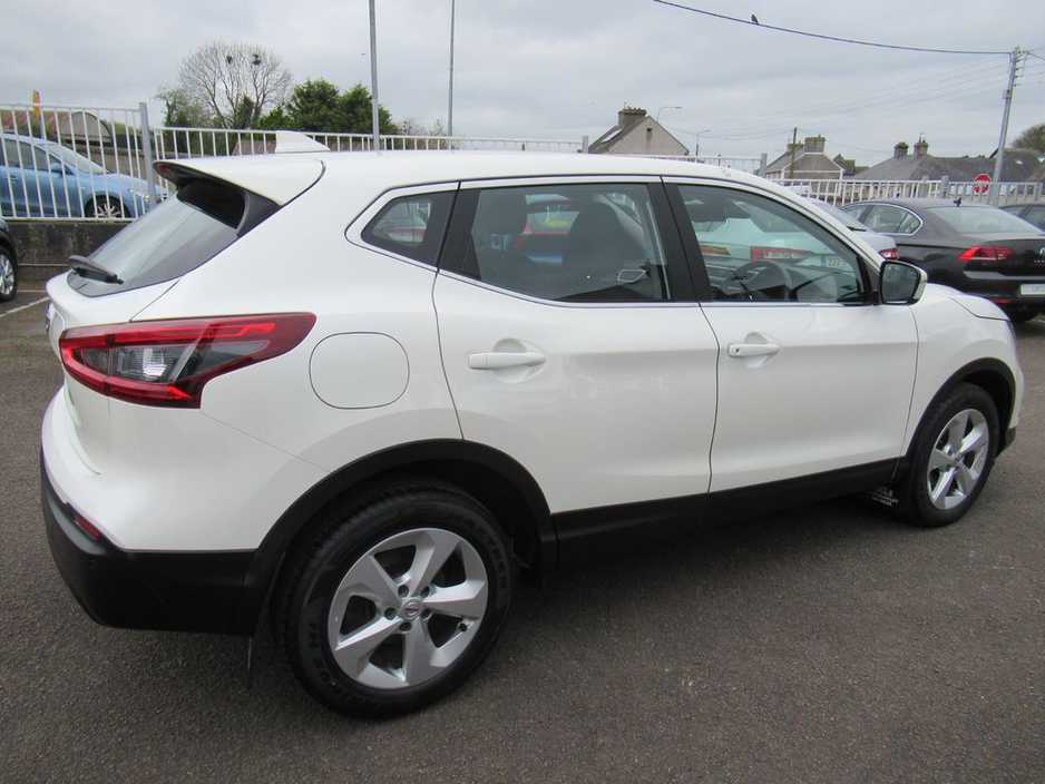 2019 Nissan Qashqai - image 4