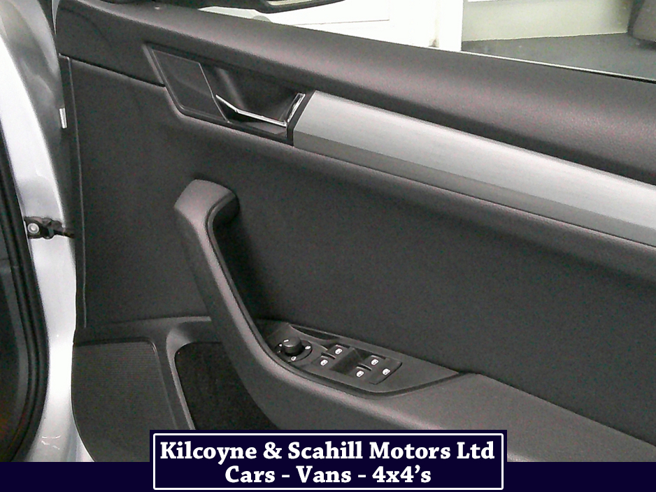 2017 Skoda Superb - image 23