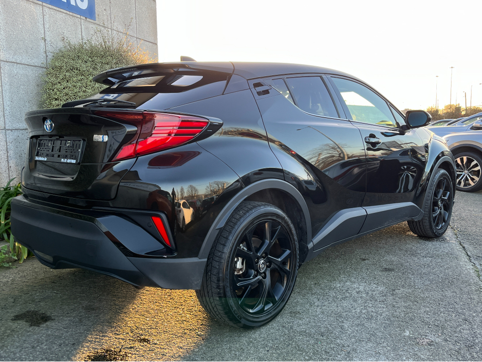 2023 Toyota C-HR SOL HYBRID AUTOMATIC 1.8 PETROL //LOW MILES//HIGH SPEC//HALF LEATHER HEATED SEATS//360 PARKING CAMERAS//KEYLESS ENTRY// €29,950