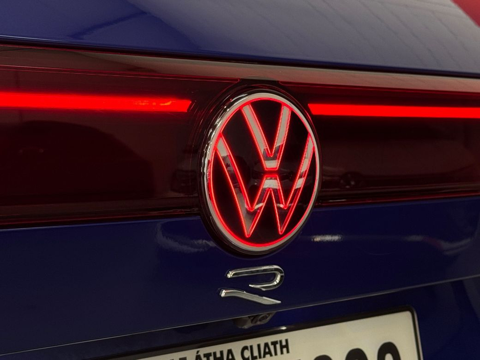 2025 Volkswagen Touareg - image 12