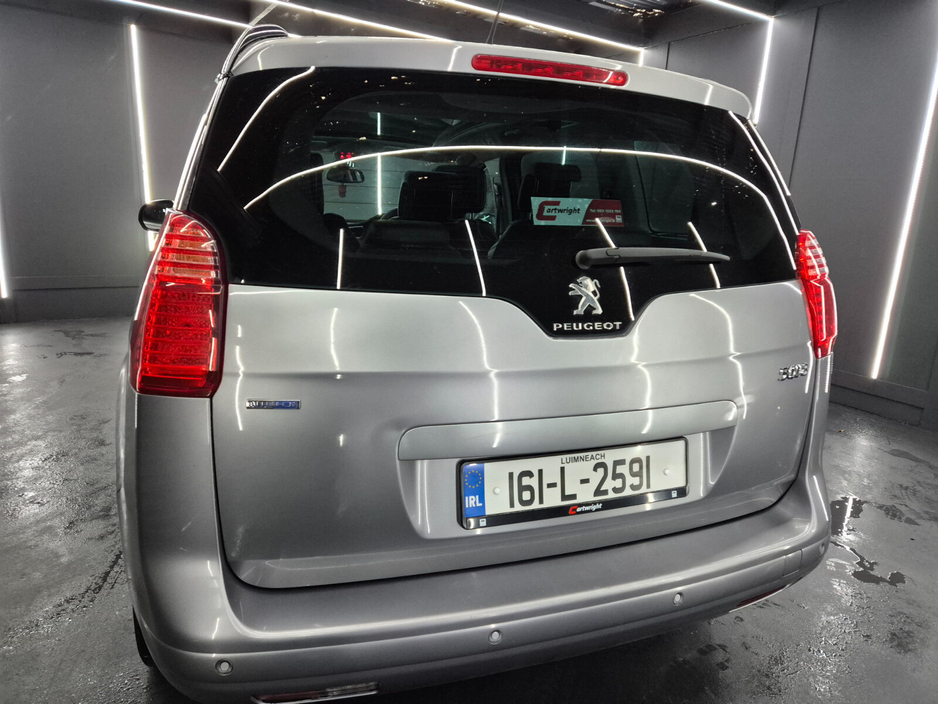2016 Peugeot 5008 - image 14