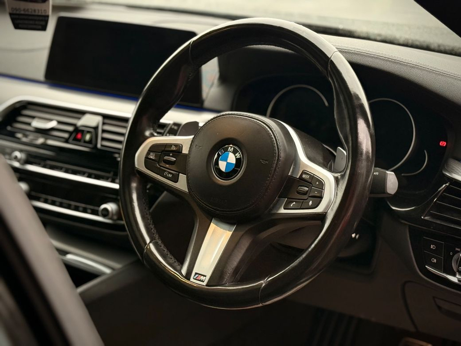 2017 BMW 5 Series - image 8