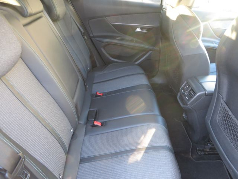 2021 Peugeot 3008 - image 14