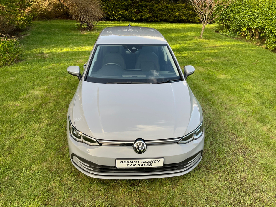 2022 Volkswagen Golf - image 3