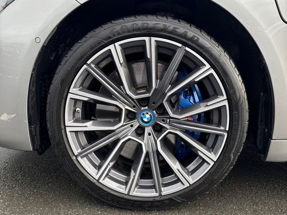 2022 BMW 7 Series - image 14