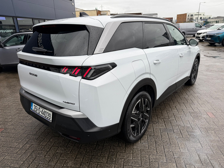 2025 Peugeot 5008 - image 4