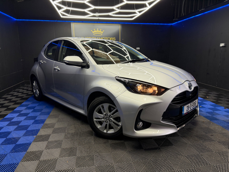 2021 Toyota Yaris - image 2