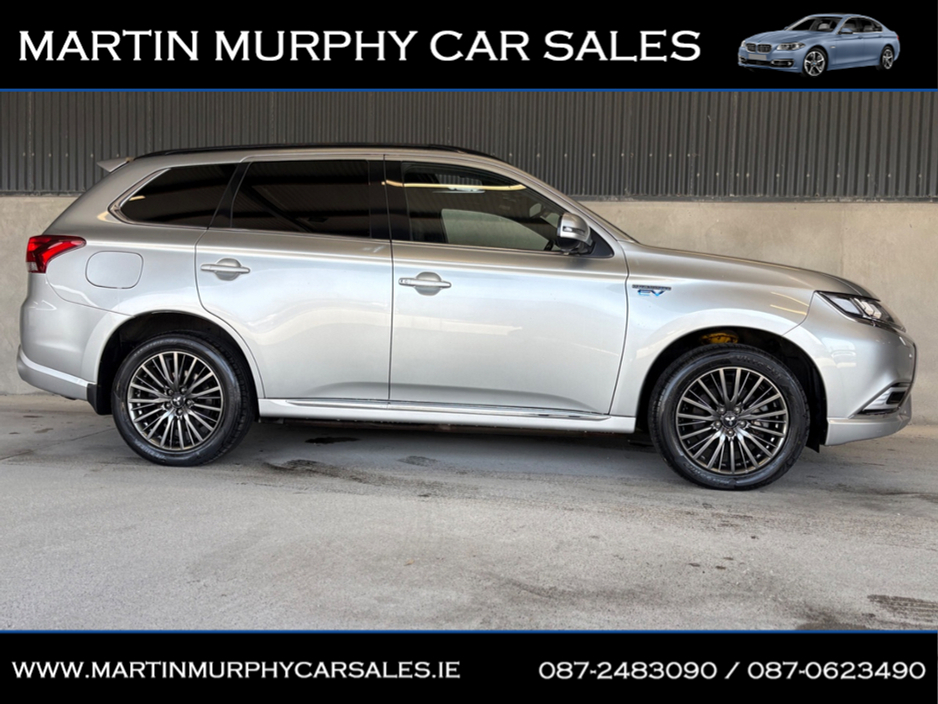 2020 Mitsubishi Outlander - image 2