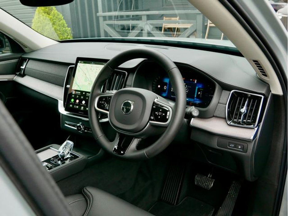 2026 Volvo XC90 - image 16