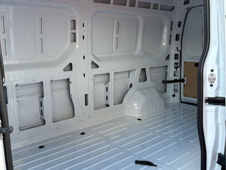 2025 Renault Master - image 6
