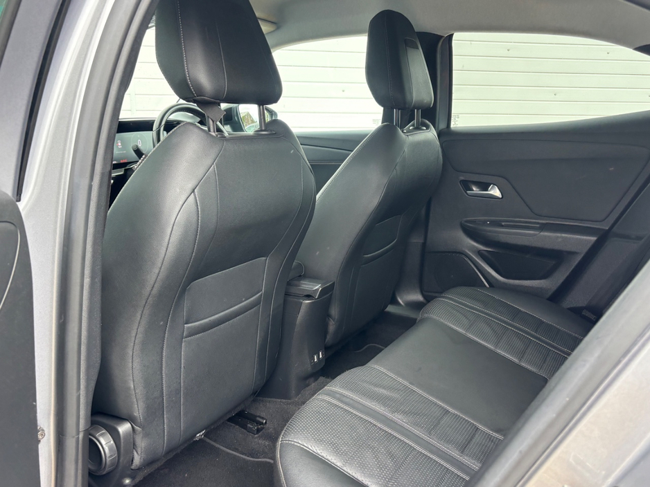 2022 Opel Mokka - image 10