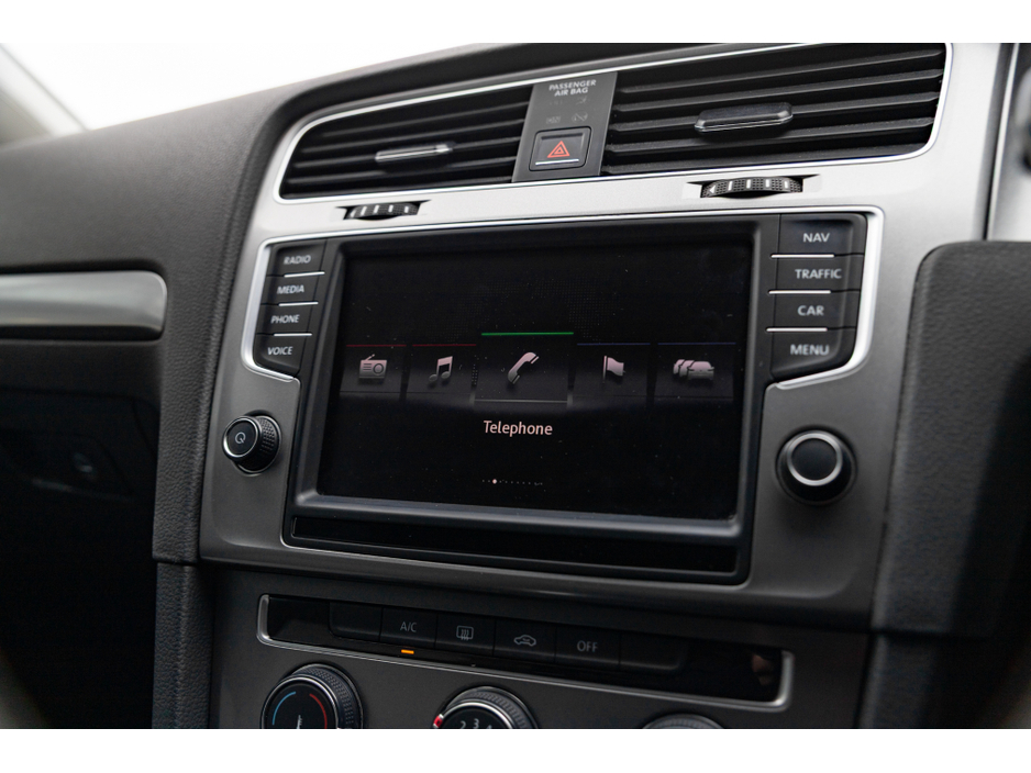 2016 Volkswagen Golf - image 15