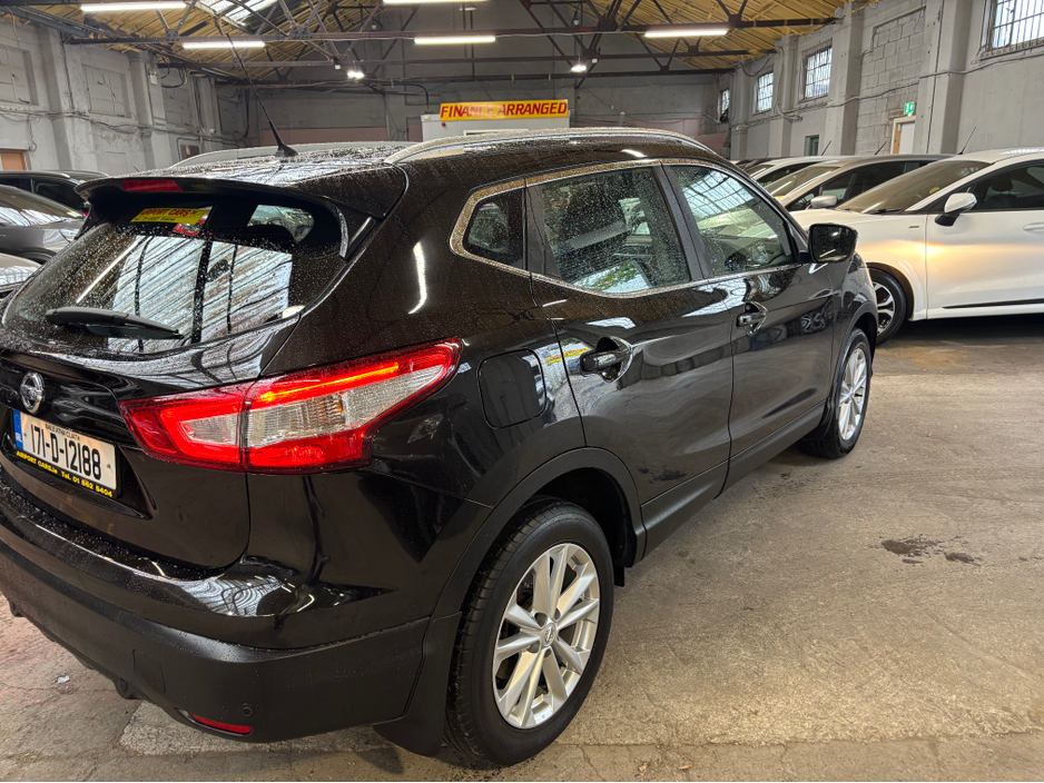 2017 Nissan Qashqai - image 2