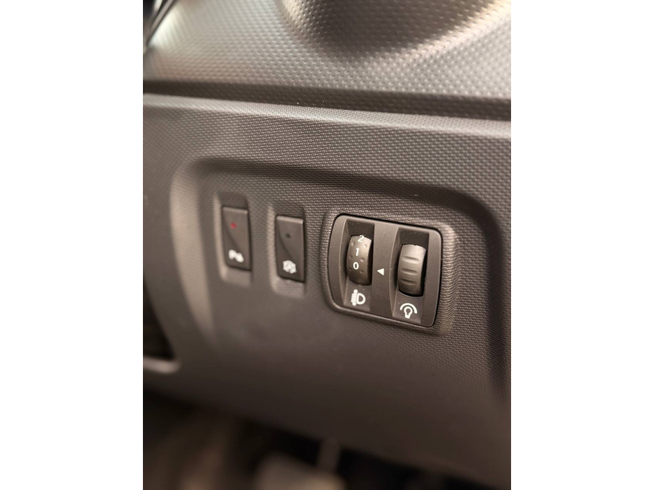 2016 Renault Captur - image 25